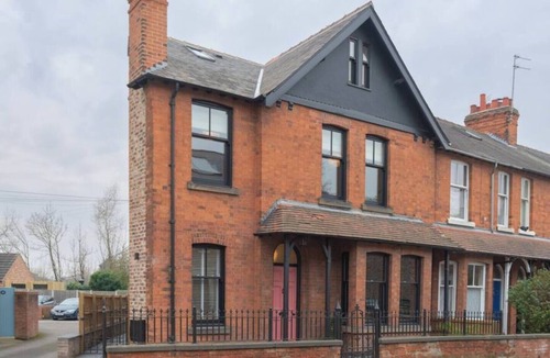 York House | Escape 2 Unwind At The Parade, Accommodates 10