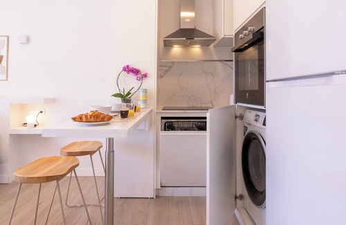 Urbanizacion Hacienda las Chapas Apartment | Escape at Marbella;Premium Apartment/5min on Beach