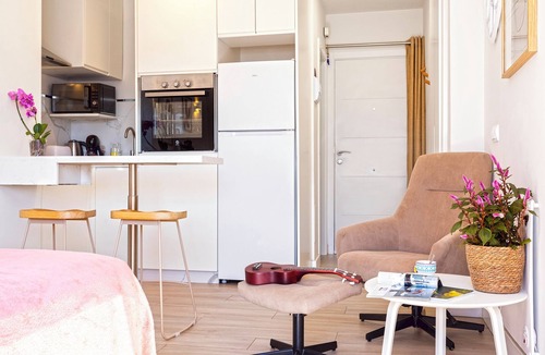 Urbanizacion Hacienda las Chapas Apartment | Escape at Marbella;Premium Apartment/5min on Beach