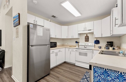 New Braunfels Ski Chalet | Escape At Sunlit Riverfront 4 in Guadalupe!