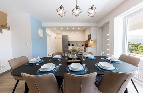 Garjak Villa | Escape on Lake - Holiday home