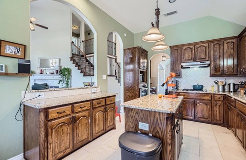 Frisco House | Escape Room + Hot Tub, Game Room, 100lbs of Legos - Frisco Gathering House