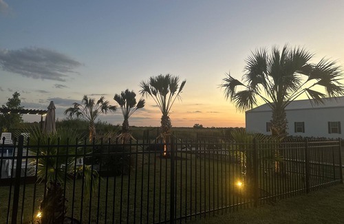 Taylor House | Escape the City to Tequila Ranch! Your private oasis on 2 acres!