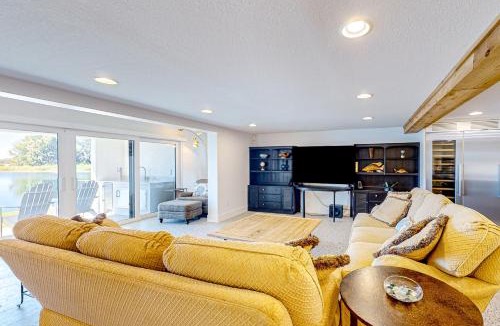 Mount Dora House | Escape the Heat! Lakefront Paradise in Mount Dora