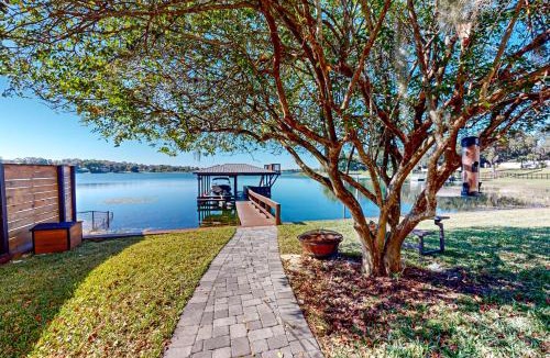 Mount Dora House | Escape the Heat! Lakefront Paradise in Mount Dora