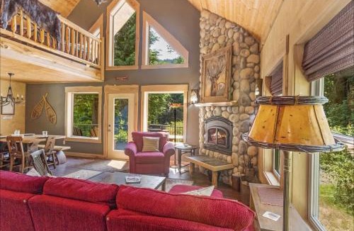 Randle House | Escape the Tech-connected at Relaxing Elk Meadows