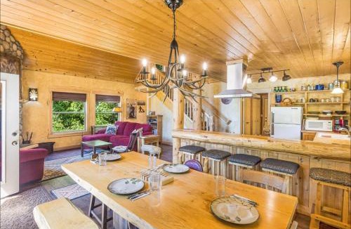 Randle House | Escape the Tech-connected at Relaxing Elk Meadows