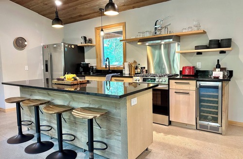Fennville House | Escape To A Cabin In The Woods