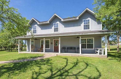 Forest Lakes House | Escape to a peaceful country retreat just minutes from College Station