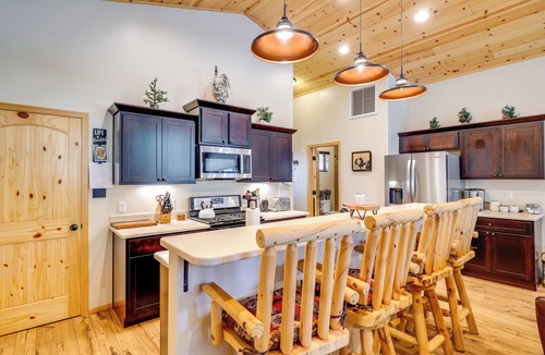 Alpine Cabin | Escape to Alpine! Outstanding Cabin w/Deck & Yard