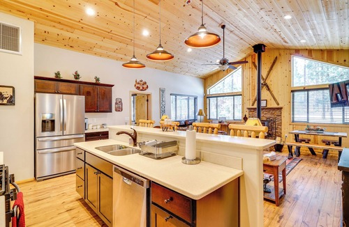 Alpine Cabin | Escape to Alpine! Outstanding Cabin w/Deck & Yard