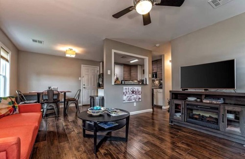 Waco House | Escape to Bear Den Retreat—your private Waco sanctuary just 5 mins from Baylor Whether you're gathering with family, going to the game or chasing Chip & Jo dreams, this Texas stay is where style meets soul.