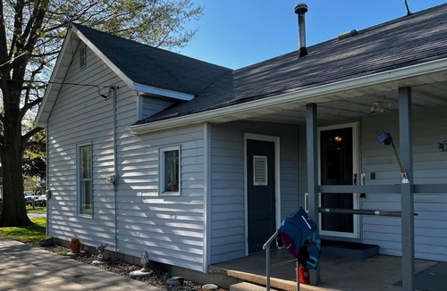 Keyesport House | Escape to Carlyle Lake!!