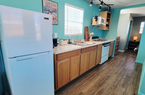 Lockhart House | Escape to Comfort & Charm for 4 in Texas’ BBQ Hub!