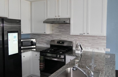 Southside House | "Escape to Comfort: Your Perfect Getaway Awaits at Our Spacious Haven!"