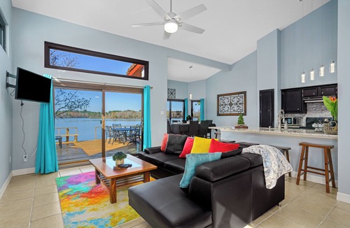 Waterwood Villa | Escape to Dockside -Lakefront Villa on Livingston