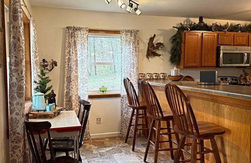 Fredericktown House | Escape to Hahn’s Mill House – A Rustic Riverfront Retreat