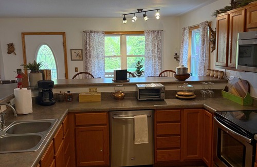 Fredericktown House | Escape to Hahn’s Mill House – A Rustic Riverfront Retreat
