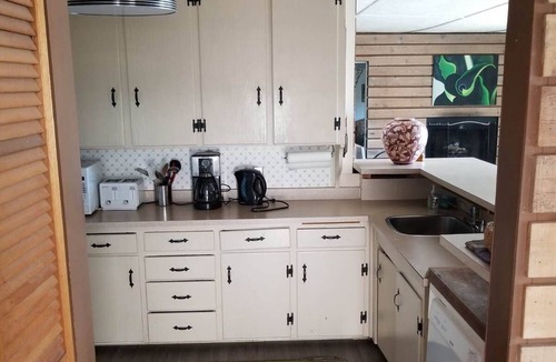 Falcon Lake Cabin | Escape to Island Paradise - Clearwater Bay, L.O.T.W.