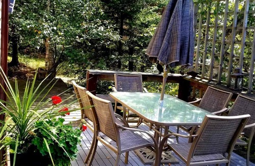 Falcon Lake Cabin | Escape to Island Paradise - Clearwater Bay, L.O.T.W.