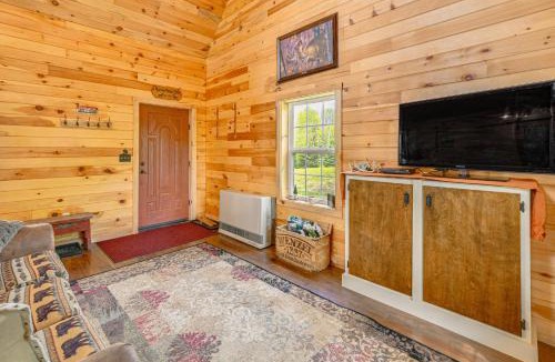 German House | Escape to Nature: Secluded McDonough Cabin!