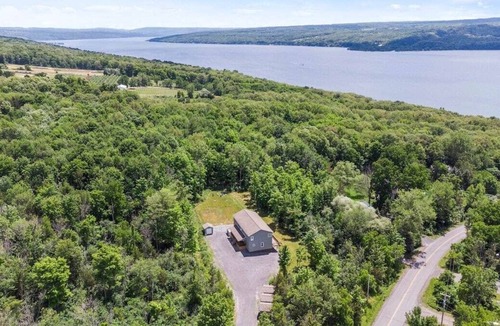 Lansing House | Escape to NY Wine Country !