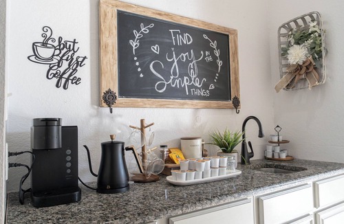 Southwest Arlington House | Escape to our spacious modern home in the Dallas-Fort Worth area! Perfect for families and friends, it features multiple living areas, a full kitchen, private backyard, and easy access to Arlington, Dallas, and Fort Worth attractions.