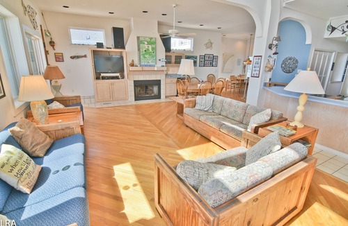Surf City House | Escape to Papa Jer's for Beachfront Fun