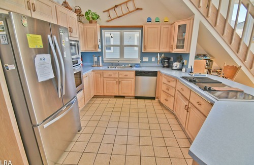 Surf City House | Escape to Papa Jer's for Beachfront Fun