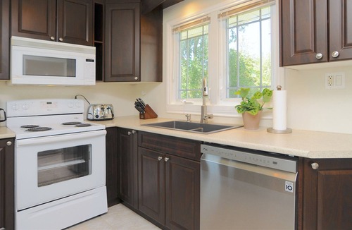 Carrying Place House | Escape to Prince Edward County - Cozy 3 bed home