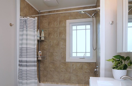 Carrying Place House | Escape to Prince Edward County - Cozy 3 bed home