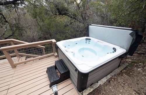 Apache Shores House | Escape to serenity: Family-friendly retreat near the city