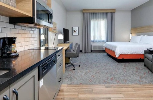 Hurst House | Escape to Sumptuous Studio Suite! Pets Allowed