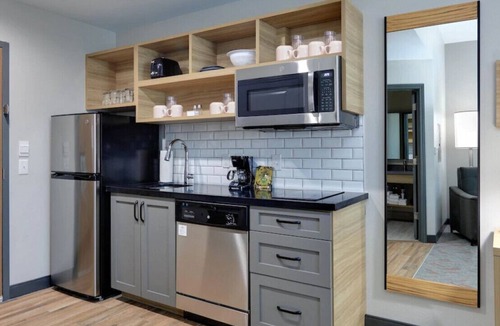 Hurst House | Escape to Sumptuous Studio Suite! Pets Allowed