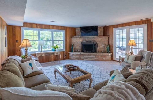 Roach Villa | Escape to Tall Timbers Luxury Getaway