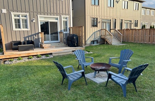 The Blue Mountains House | Escape to the Blue Mountains steps away from beaches, golf, biking, and more!