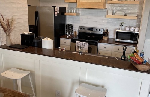 Jonestown Condo | Escape To The Hollows on Lake Travis with golf cart provided