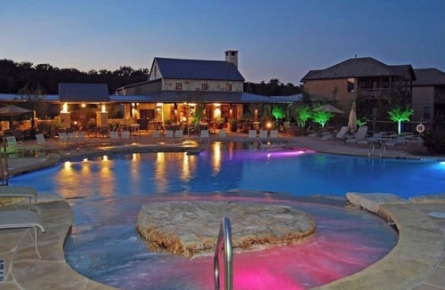 Jonestown Condo | Escape To The Hollows on Lake Travis with golf cart provided