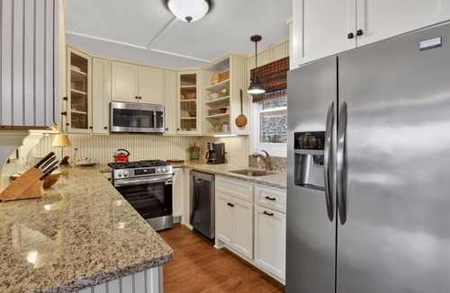 Tate House | Escape to the mountains in this cozy yet luxurious 3-bedroom, 2-bath retreat tucked away in the gated Bent Tree community of Jasper, GA!