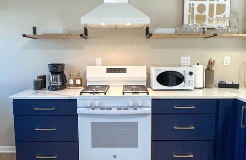 Thayer House | Escape to The Riverfront Hideaway