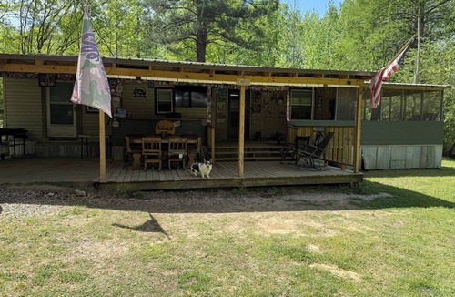 Coffeeville House | Escape to this perfect 3BR, 2BA spacious lakeside cabin!
