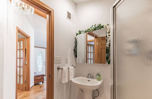 Fishers Hill House | Escape To This River Home With Mountain Views 2 Bedroom Home by Redawning