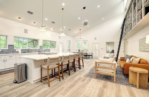 Austin House | Escape to this spacious and serene 3-acre home!