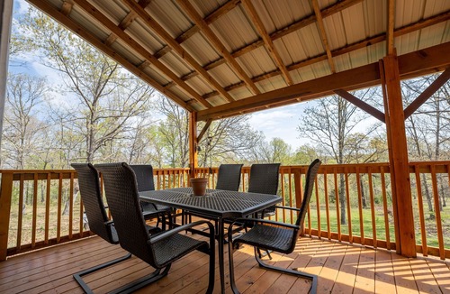Bennett Springs Cabin | Escape to your cozy cabin near Bennett Spring State Park