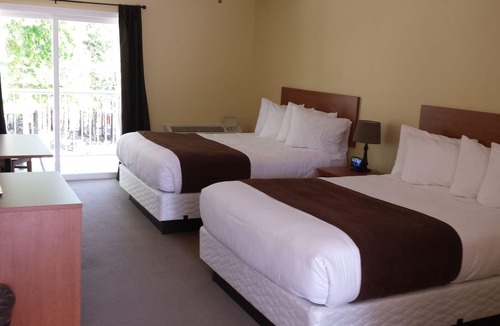 Tobermory Hotel | Escarpment Heights Motel