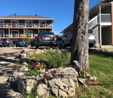 Tobermory Hotel | Escarpment Heights Motel