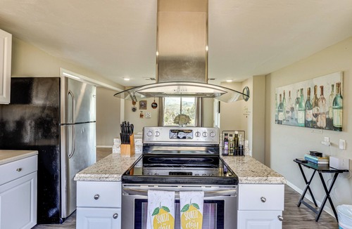 Escondido Cottage | Escondido Vineyard Estate: Walk to Wineries!