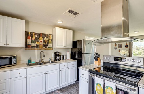 Escondido Cottage | Escondido Vineyard Estate: Walk to Wineries!