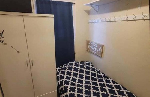 Hyde Square House | ESJACPE GUEST HOUSE