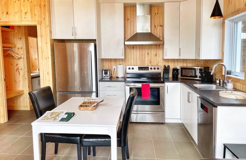 Saint-Paul-de-Montminy Cottage | ESKER NATURE ONE BEDROOM KING SIZE BED WITH PRIVATE SPA